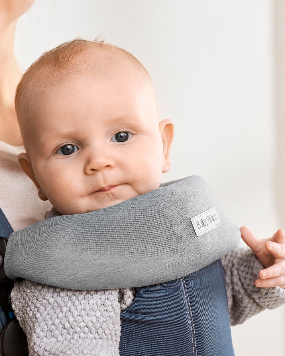 Move and Mini baby bib Light grey colour  Babybj&ouml;rn