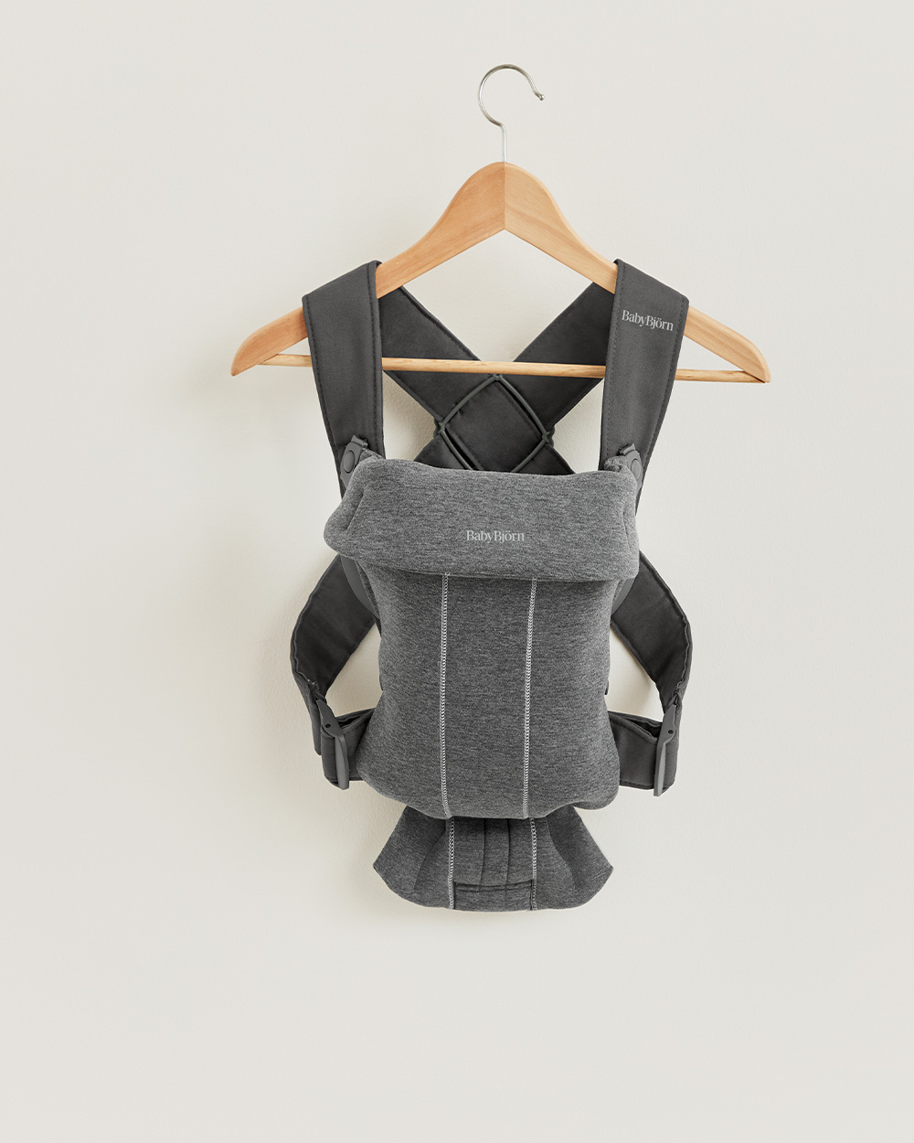 Mini Jersey 3D baby carrier Dark grey colour  Babybj&ouml;rn