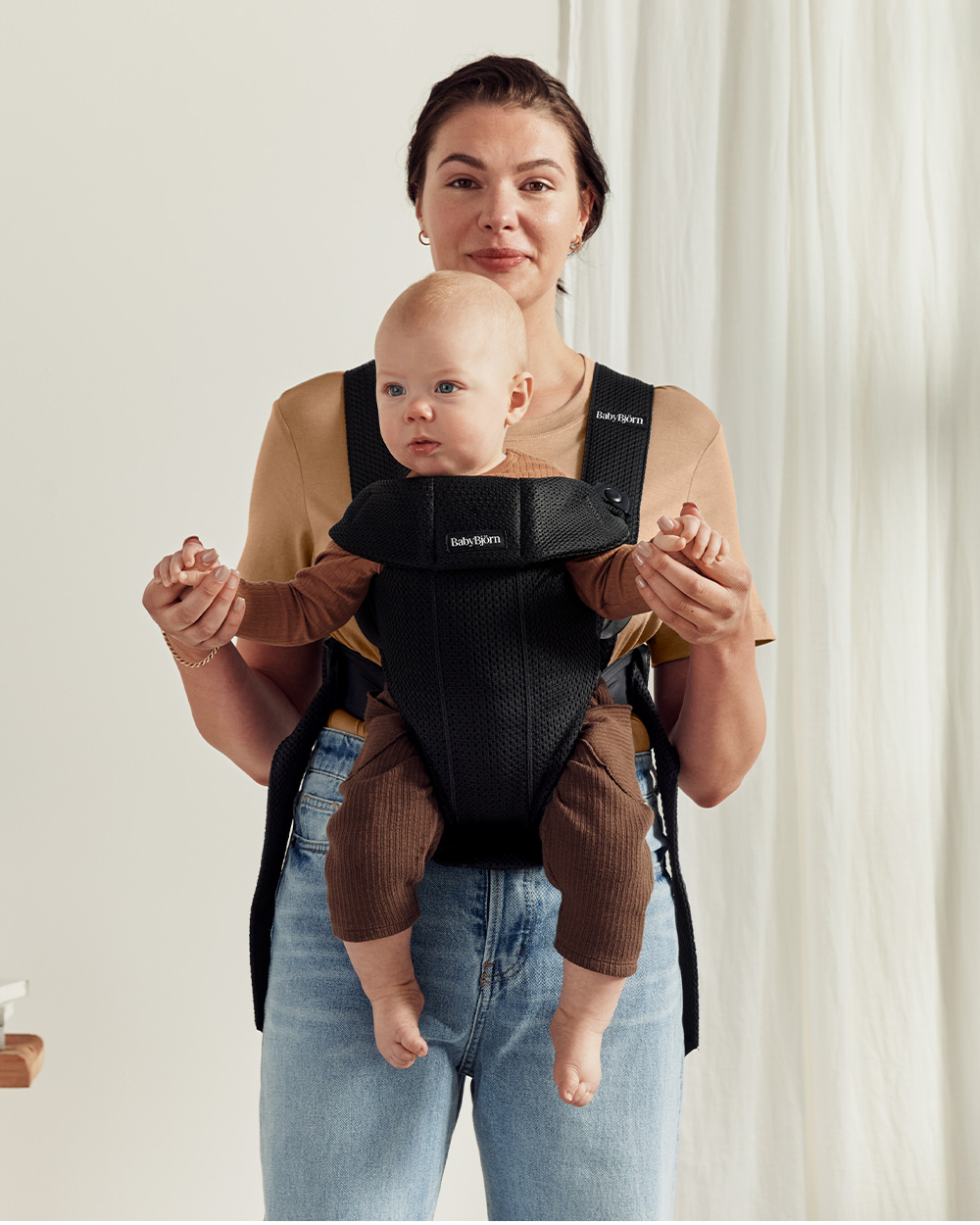 Mini Mesh 3D baby carrier Black colour  Babybj&ouml;rn