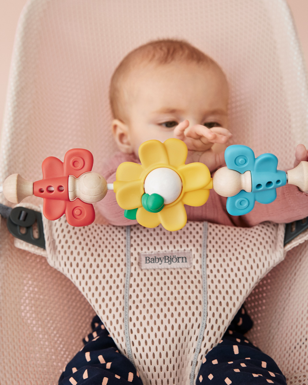 Bliss Mesh bouncer Pearly pink colour  Babybj&ouml;rn