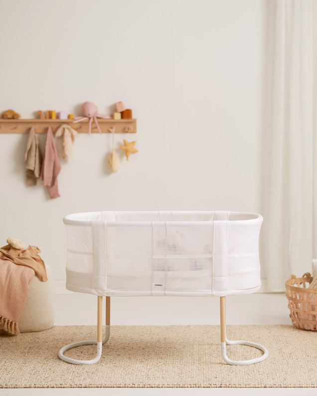 Adjustable cot for ages 0-2 years White colour  Babybjörn