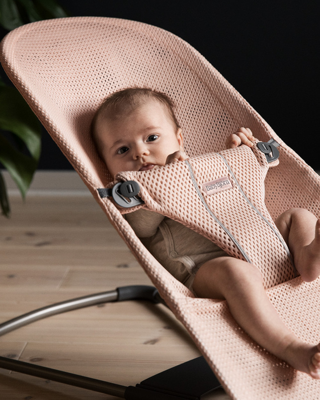 Bliss Mesh bouncer Pearly pink colour Babybjörn
