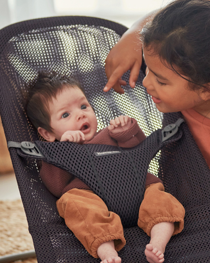 Bliss Mesh bouncer Anthracite colour  Babybj&ouml;rn