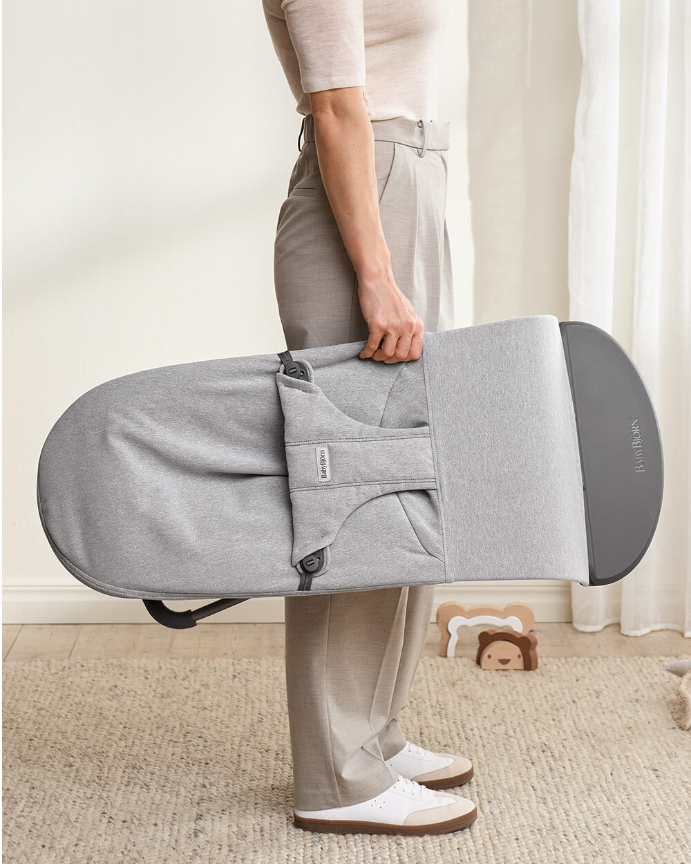 Bliss woven bouncer Light grey colour  Babybj&ouml;rn