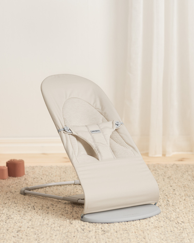 Balance Soft woven jersey bouncer Light beige colour  Babybjörn