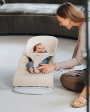 Balance Soft woven jersey bouncer Light beige colour  Babybj&ouml;rn