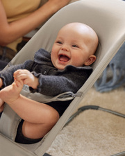 Balance Soft woven jersey bouncer Sand grey colour  Babybj&ouml;rn