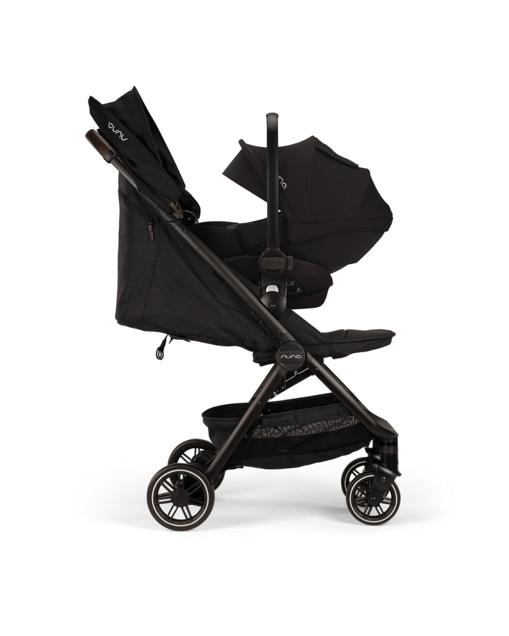 Trvl pushchair Caviar colour  Nuna