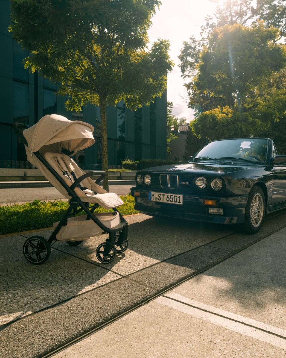 Trvl lx Nuna x BMW puschair Mica colour  Nuna