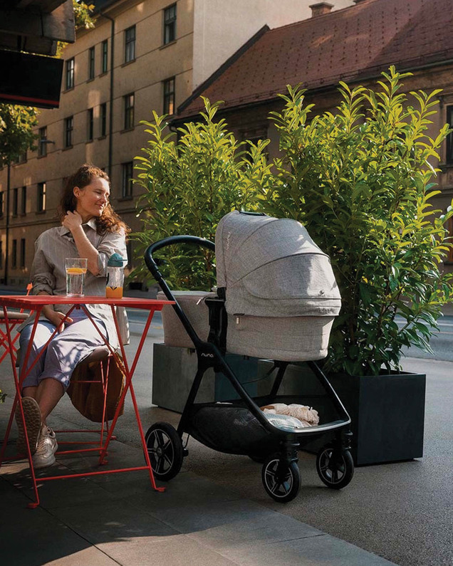 Lytl carrycot Nuna x BMW Graphene colour Nuna