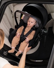 Curv car seat base Caviar colour  Nuna