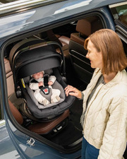 Pipa Next car seat Caviar colour  Nuna