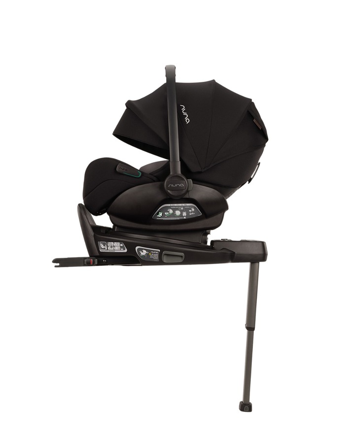 Curv car seat base Caviar colour  Nuna