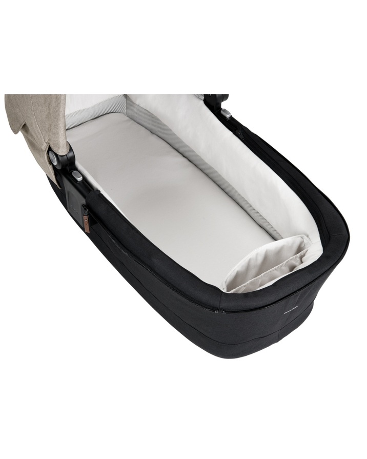 Triv carrycot Timber colour  Nuna