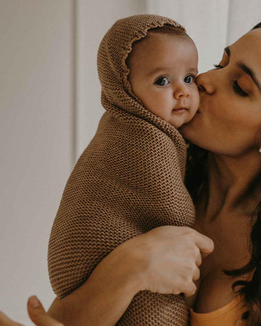 Swaddling cocoon Hazelnut colour  Ilado