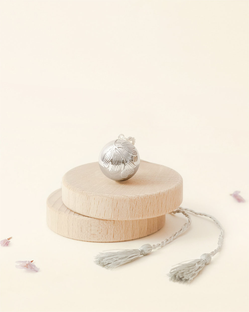 Pregnancy bola Ginkgo Silver colour on chain  Ilado