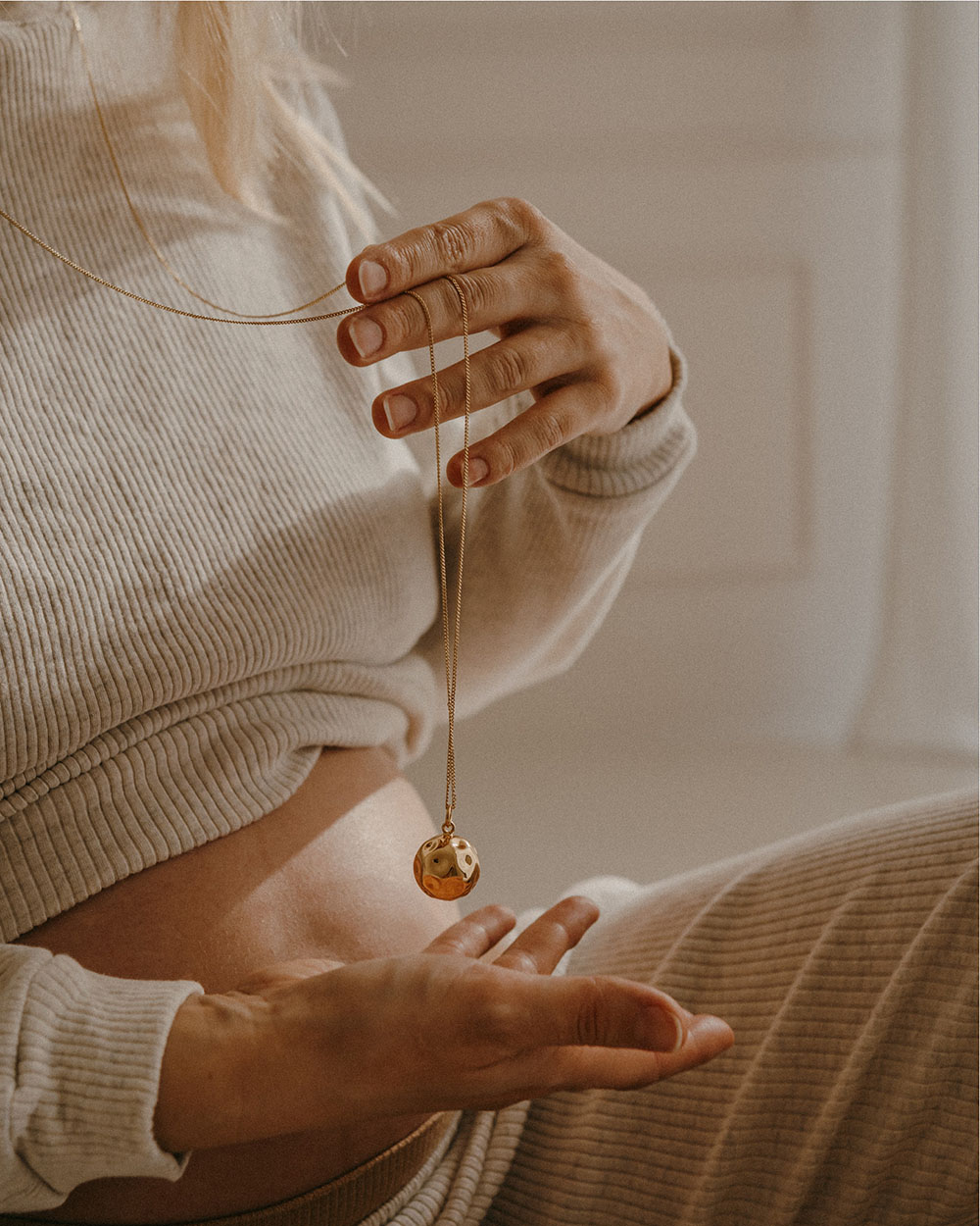 Pregnancy bola Moon Rosegold colour on chain  Ilado