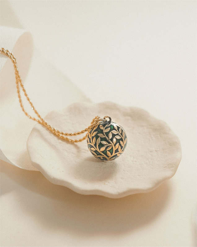 Pregnancy bola Vegetal Yellow gold colour on chain  Ilado