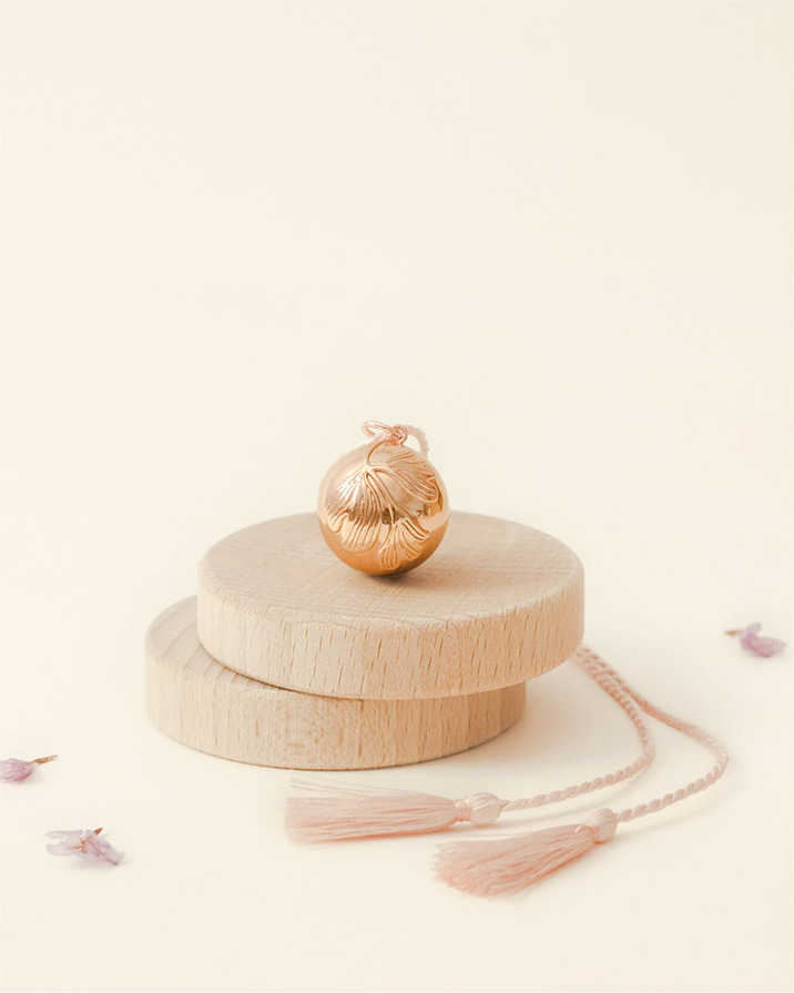 Pregnancy bola Ginkgo Rosegold colour on chain  Ilado
